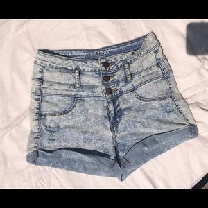 Cute three button, high waisted shorts!
